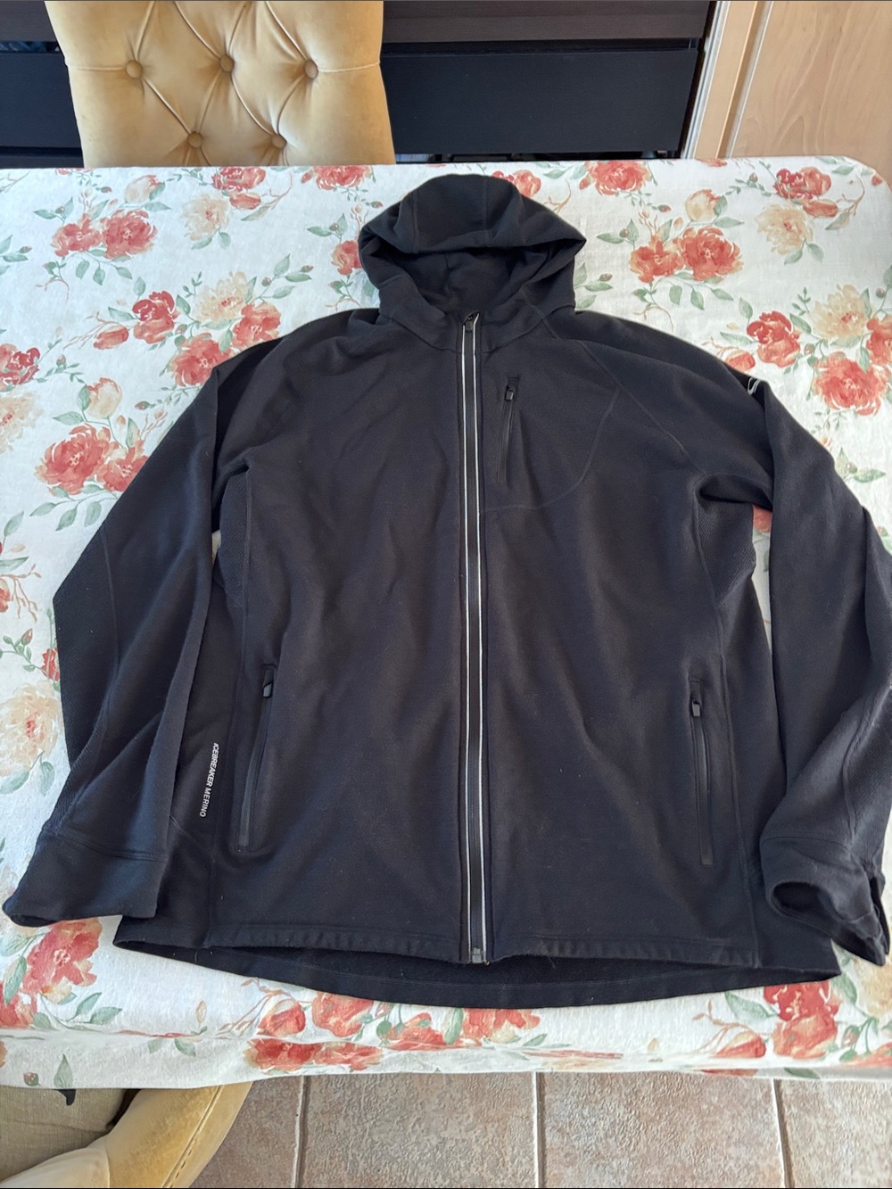 Icebreaker Men's Black Hooded Thumb Holes Zip Jacket-XXL